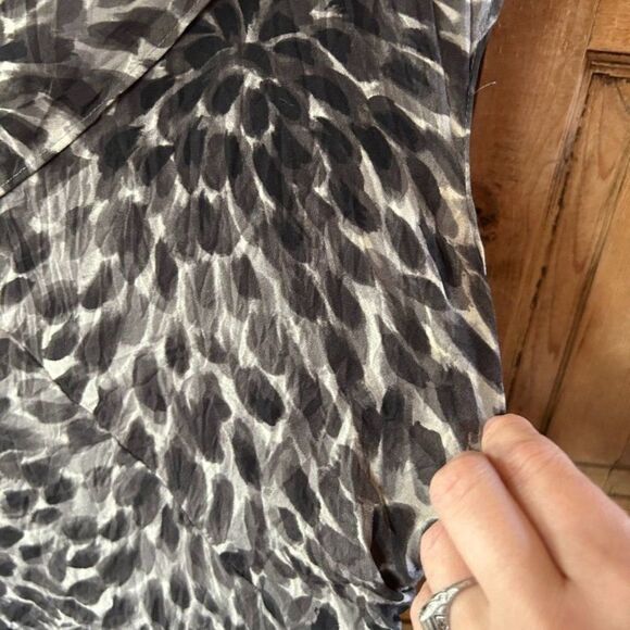 Ann Taylor Size 2 Blouse Layered Watercolor Floral Black Gray Short Sleeve Silk - Picture 7 of 14